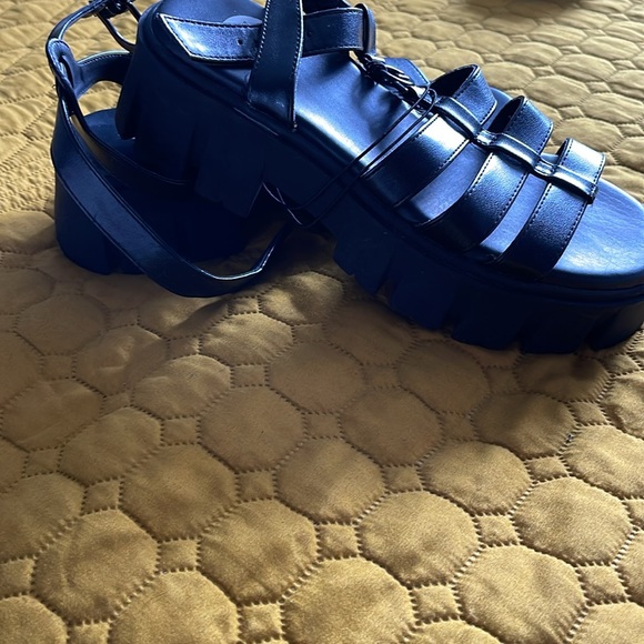 Platform - Picture 2 of 2